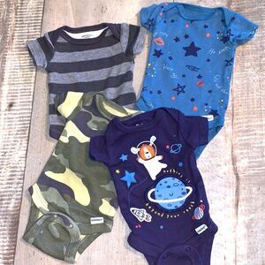GERBER Onesies lot of 4 One Piece bodysuit-‎ size Preemie